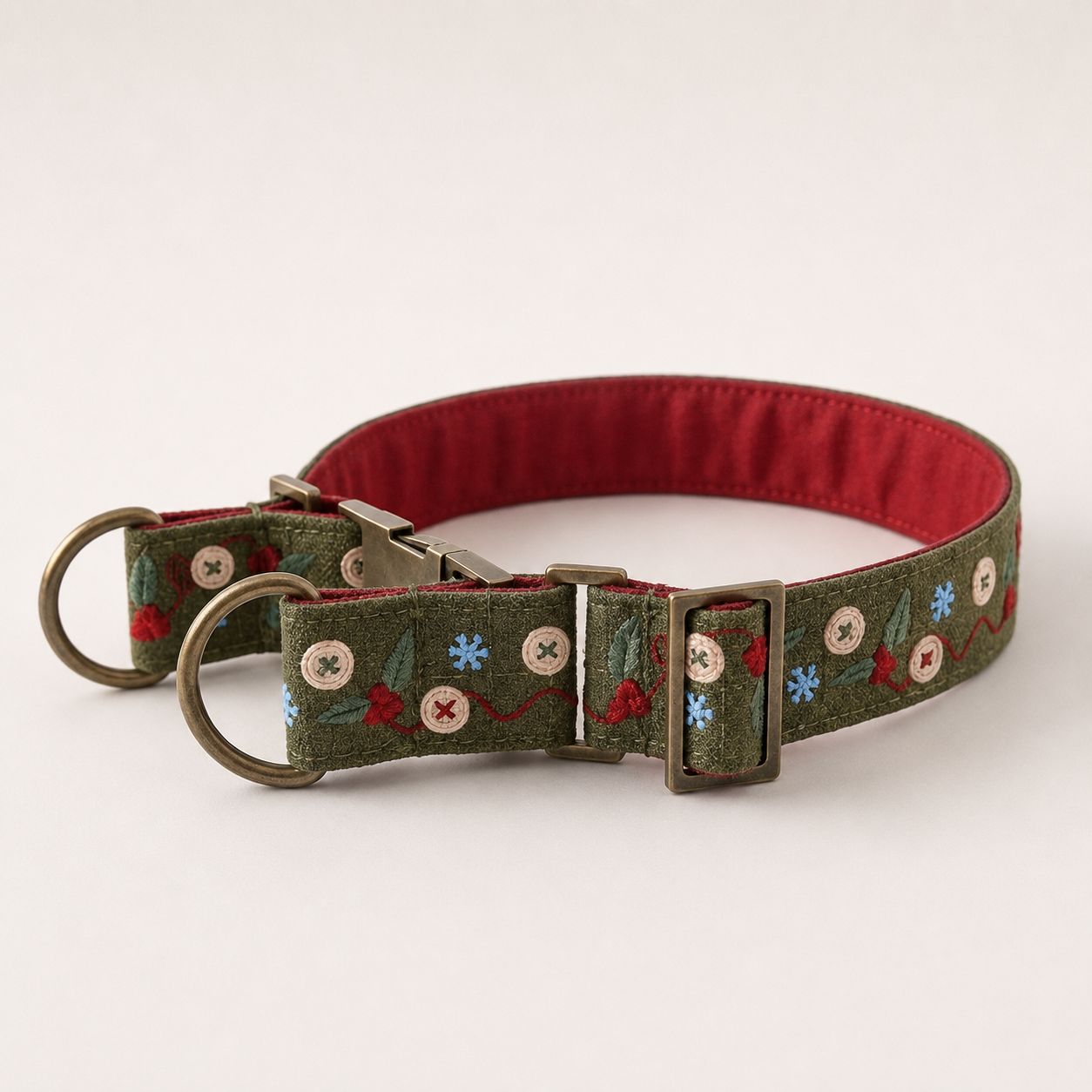 Merry Berry™ Martingale Collar