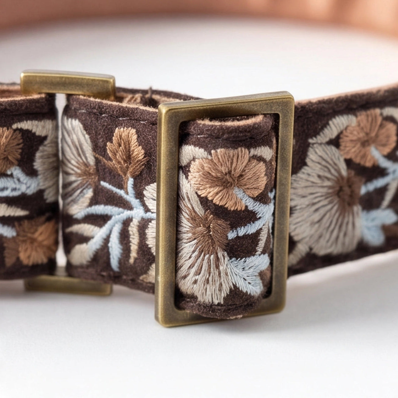 GoldBloom™ Martingale Collar