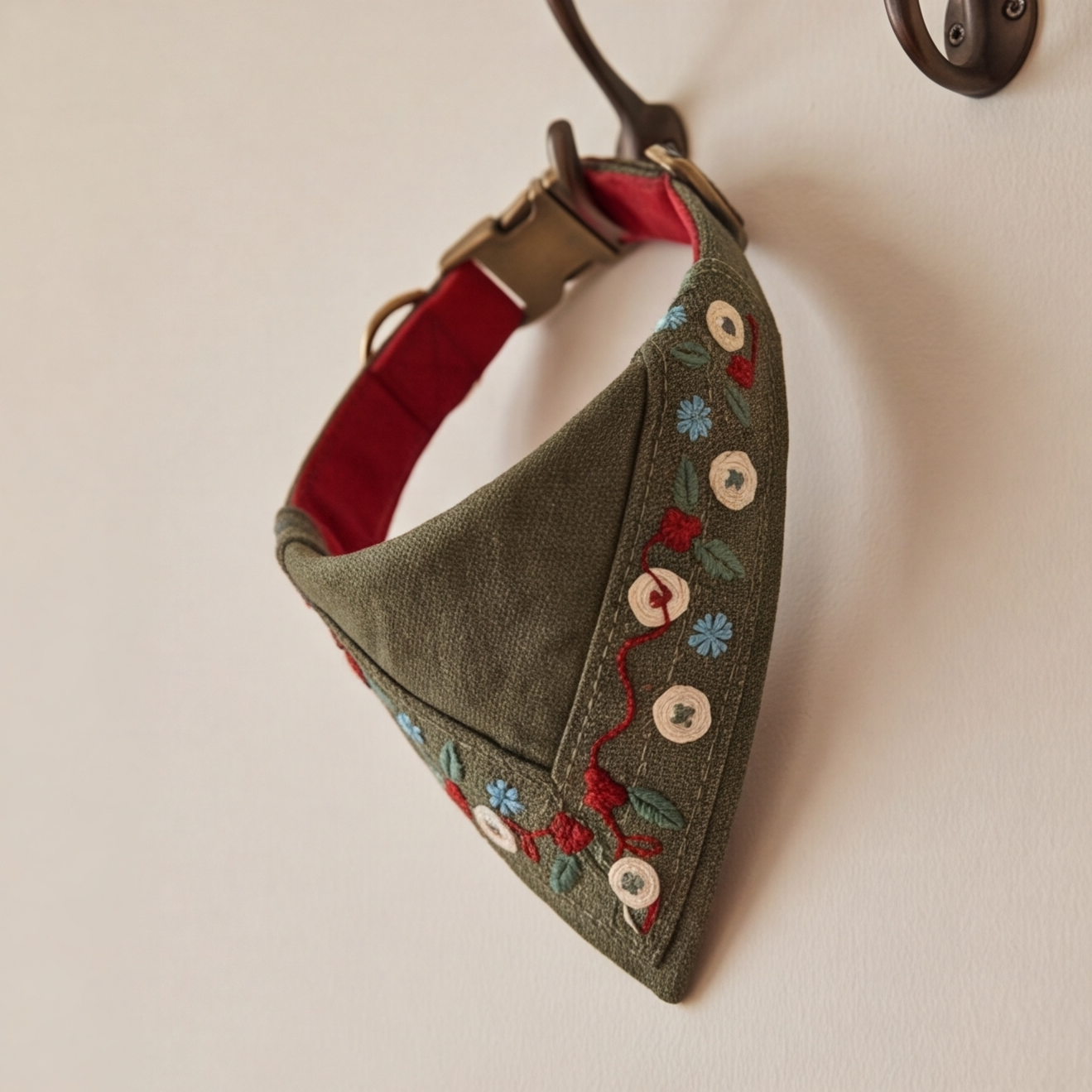 Berry Merry™ Bandana Neck Collar