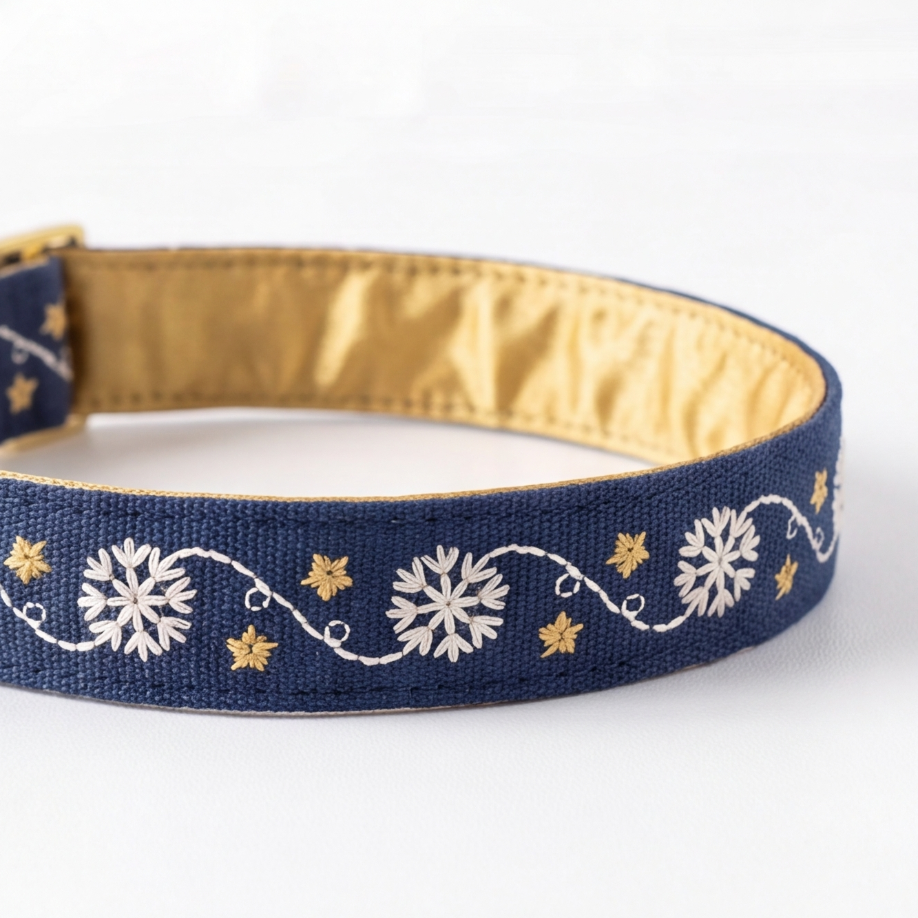 Starlit Noel™ Martingale Collar