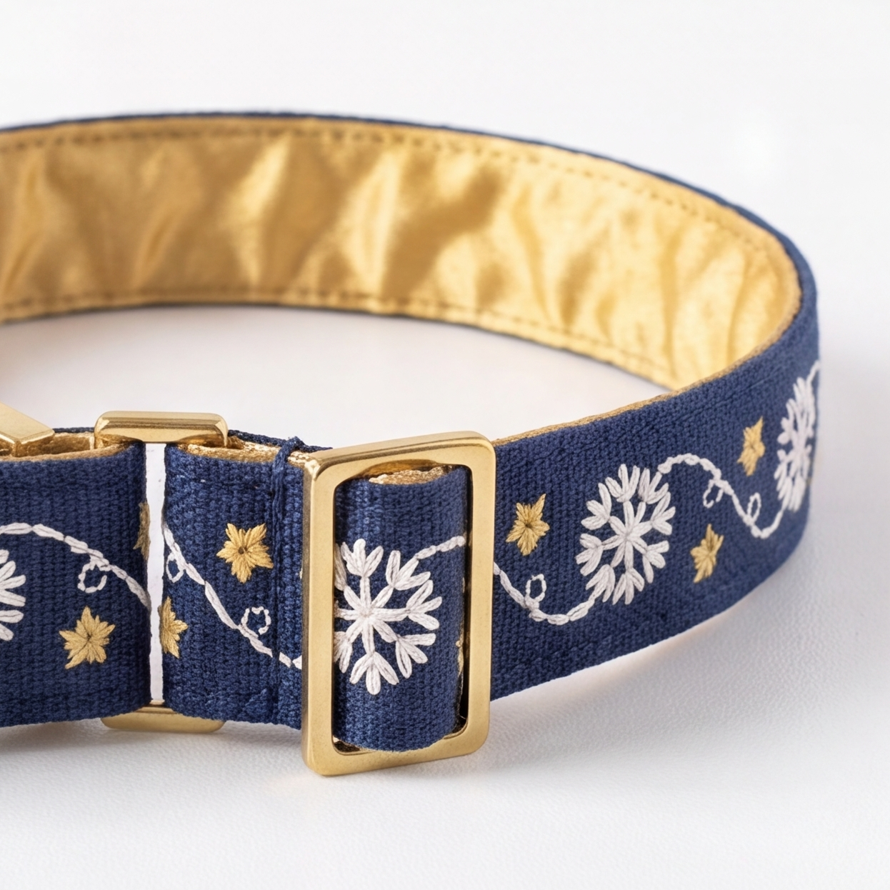 Starlit Noel™ Martingale Collar